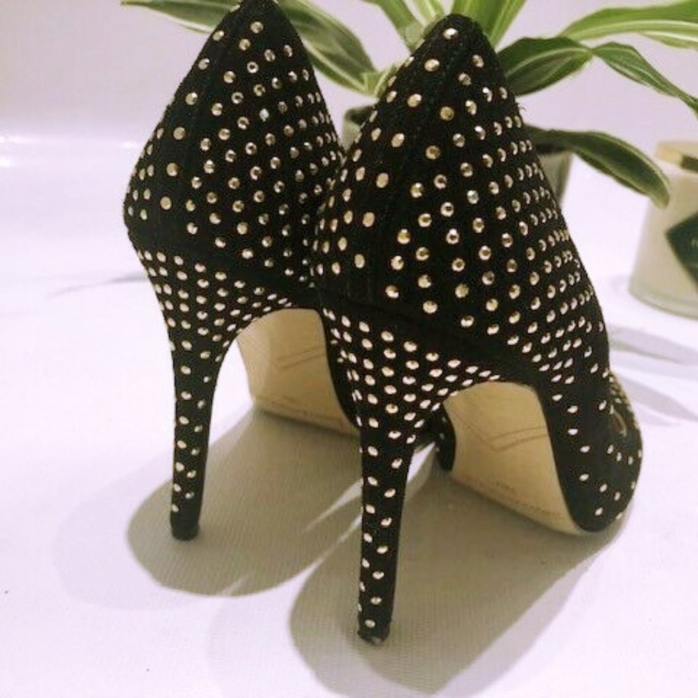 Enzo Angiolini Black and Gold studded pumps!